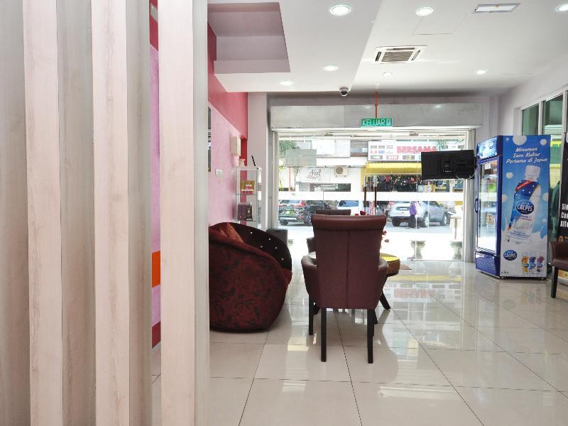 Oyo886Ada酒店及公寓 瓜拉丁加奴 外观 照片
